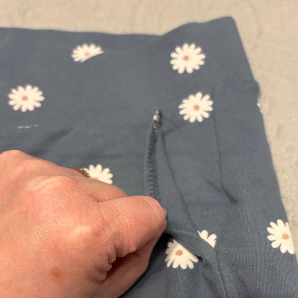 torrid Slate Blue Daisy Capris - Picture 3 of 5